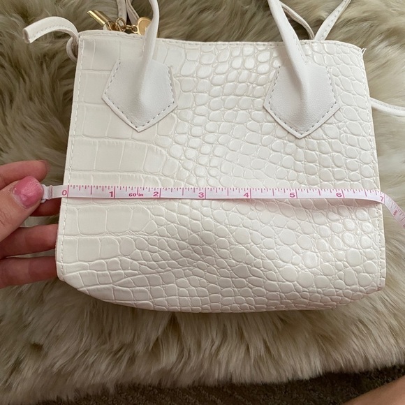 NWOT - cute small, white croc pattern purse - Picture 8 of 10